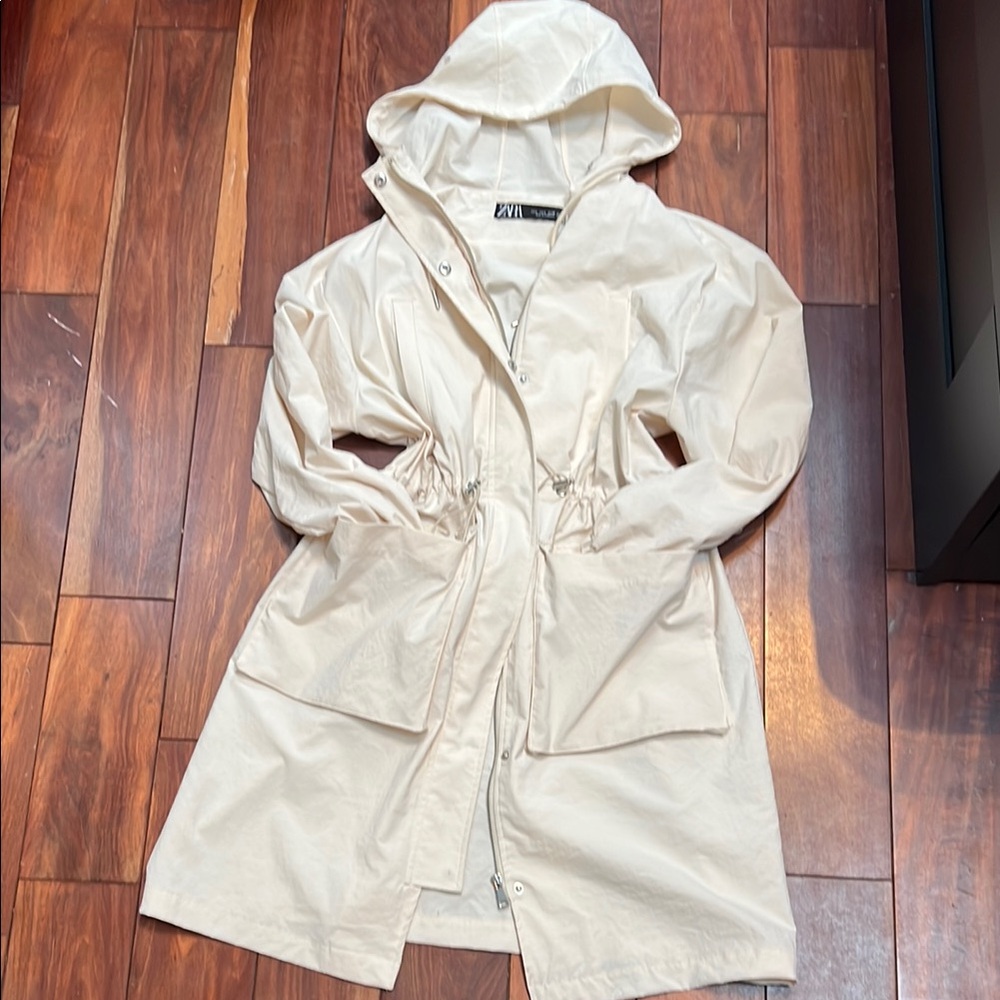 Zara Cream Utility Jacket with Hood and Soft Fabric